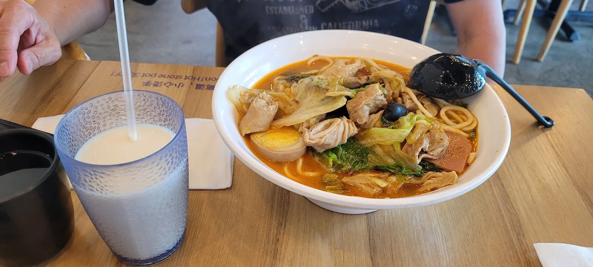 sichuan mala spicy pork intestine noodle 麻辣肥肠面, Shi MiaoDao (Ten Seconds) Yunnan Rice Noodle (Scarborough) 十秒到云南过桥米线